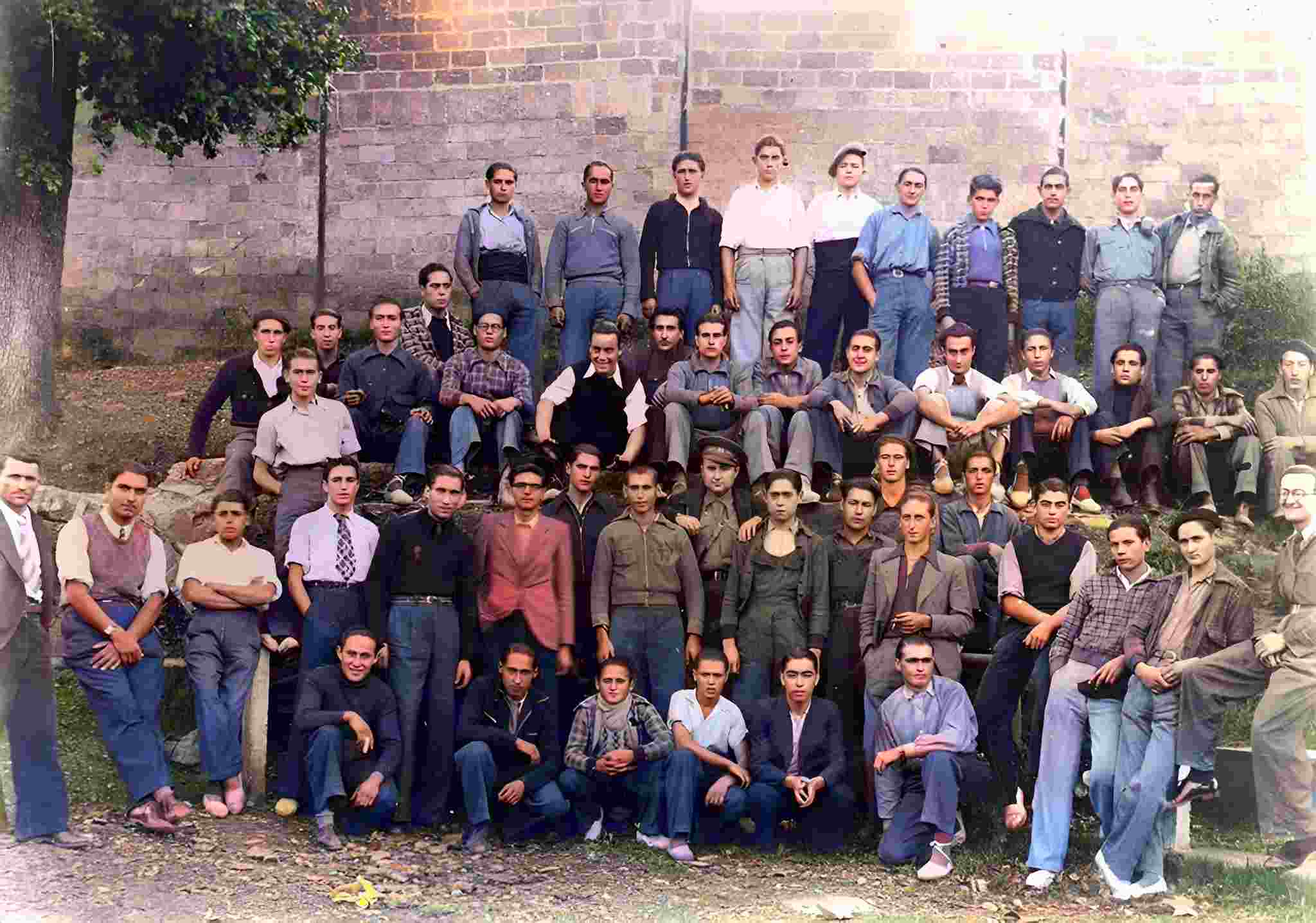 ANY 1937 - Santboians de la "Lleva de 1940" al Camp de Futbol Municipal. Col·lecció Carme Tramunt (AHMSBL) ai Color